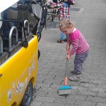 Nee, ich will keine Edelsteine suchen, ich mal hier erst mal den Gehweg sauber