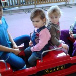 Lila will unbedingt Zug fahren :o)