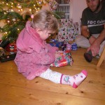 Lila im neuen Mantel von Oma Petra